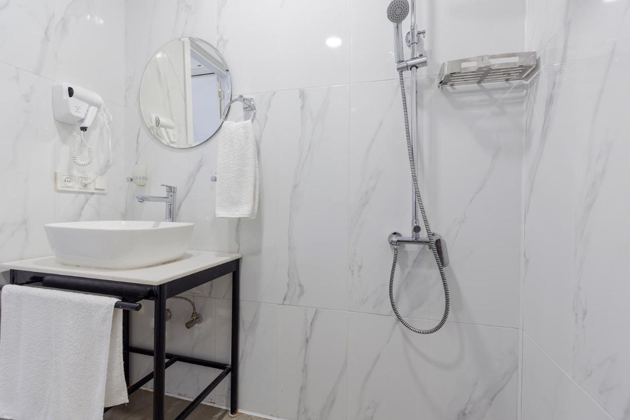 Hotel Lifetime Батуми Экстерьер фото